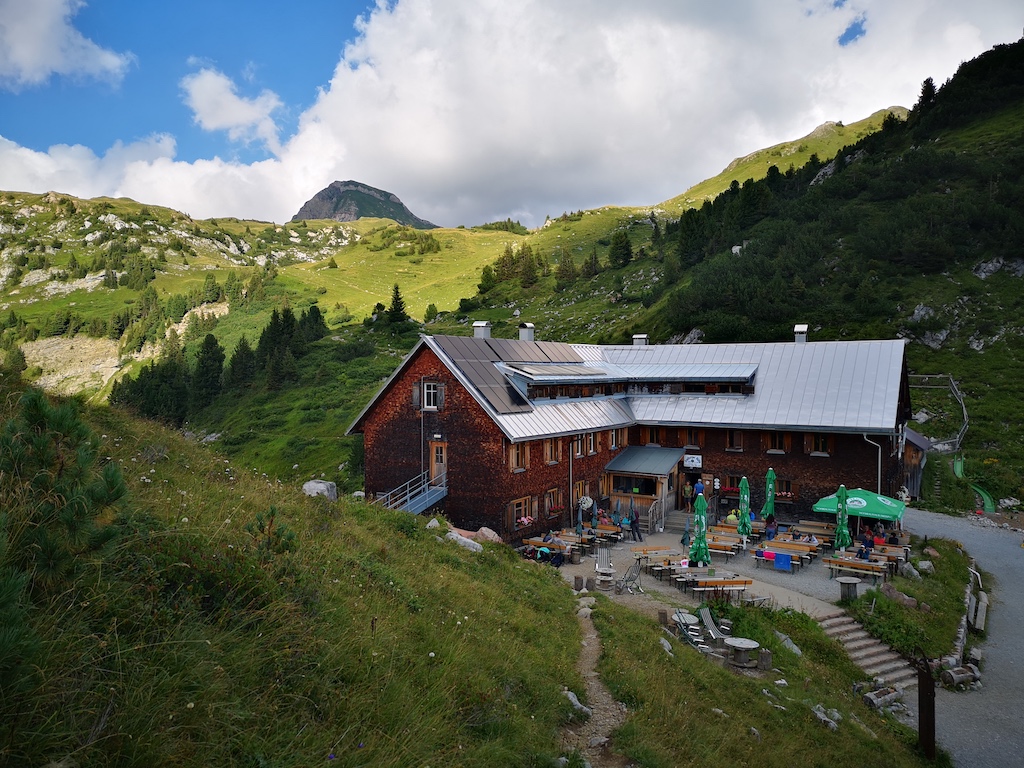 Die Freiberger Hütte im Lechquellengebirge